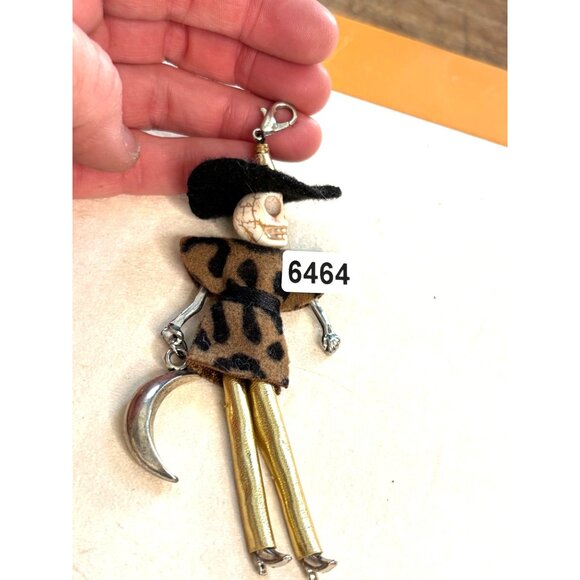 Leopard Print Skeleton Keychain Pendant With Felt Hat & Gold Legs - Picture 2 of 6